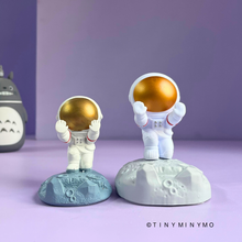 Load image into Gallery viewer, Astronaut Mobile Holder - Hand Support - Tinyminymo