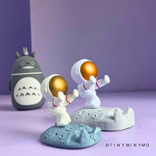 Load image into Gallery viewer, Astronaut Mobile Holder - Hand Support - Tinyminymo
