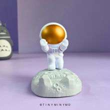 Load image into Gallery viewer, Astronaut Mobile Holder - Hand Support - Tinyminymo