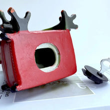 Load image into Gallery viewer, Frog Couple on Vacation Resin Piggy Bank - Tinyminymo