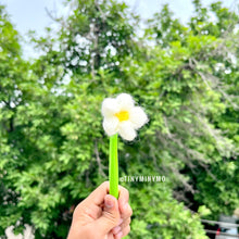 Load image into Gallery viewer, Knitted Flower Pen - Tinyminymo