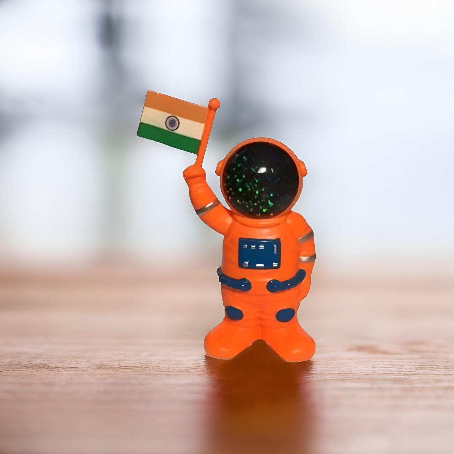 Solar Powered Astronaut with Flag - Tinyminymo