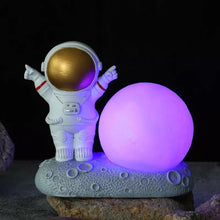 Load image into Gallery viewer, Astronaut Lamp With Moon - Tinyminymo
