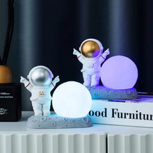 Load image into Gallery viewer, Astronaut Lamp With Moon - Tinyminymo