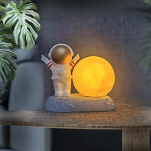 Load image into Gallery viewer, Astronaut Lamp With Moon - Tinyminymo