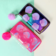 Load image into Gallery viewer, Holographic Shell Wallet