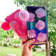 Load image into Gallery viewer, Holographic Shell Wallet