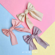 Load image into Gallery viewer, Shimmer Bow Crow Clip - Tinyminymo