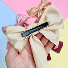 Load image into Gallery viewer, Shimmer Bow Crow Clip - Tinyminymo