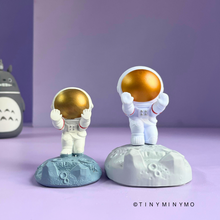 Load image into Gallery viewer, Astronaut Mobile Holder - Hand Support - Tinyminymo
