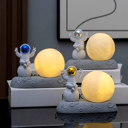 Astronaut with Moon Lamp - Tinyminymo