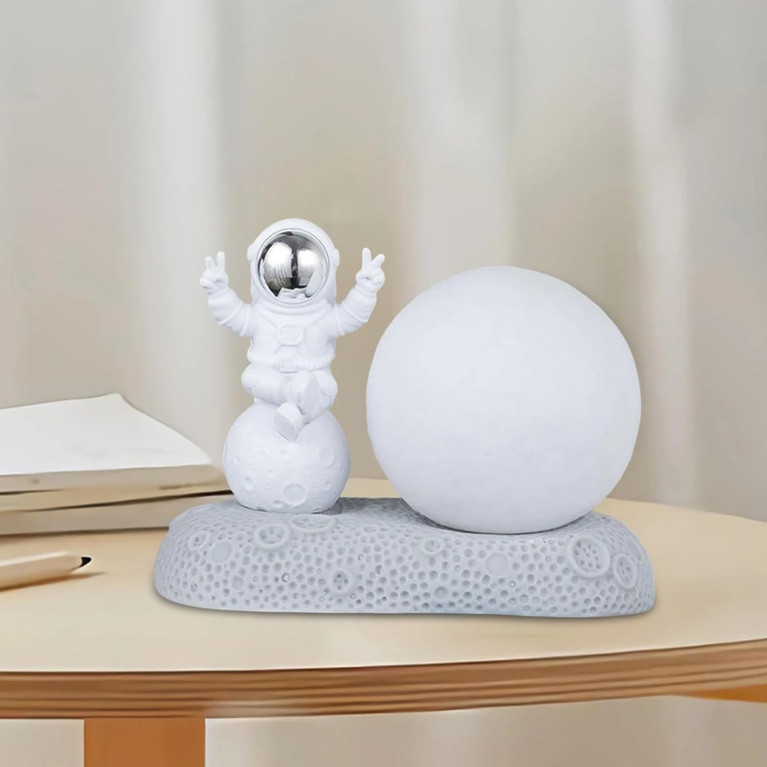 Astronaut with Moon Lamp - Tinyminymo
