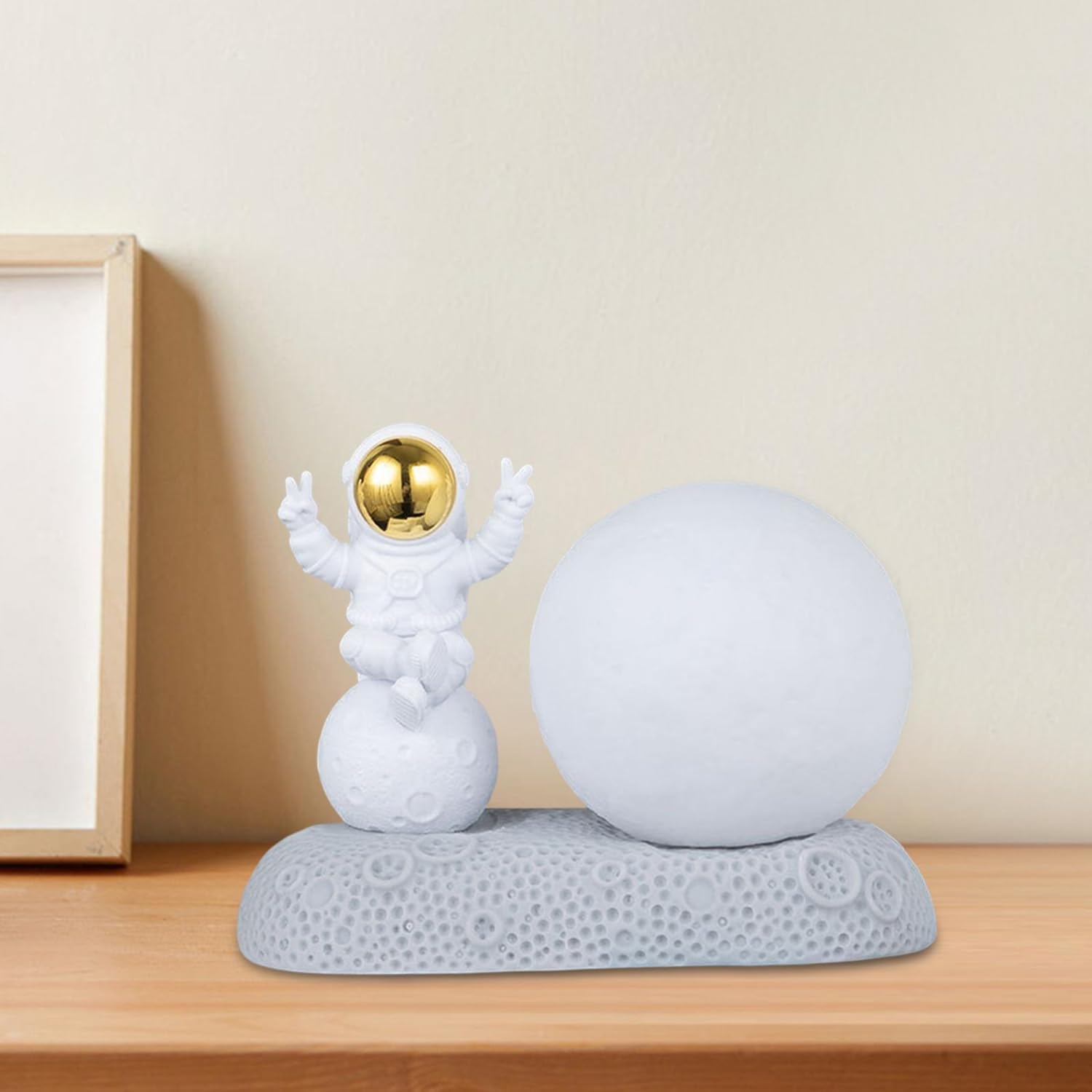 Astronaut with Moon Lamp - Tinyminymo