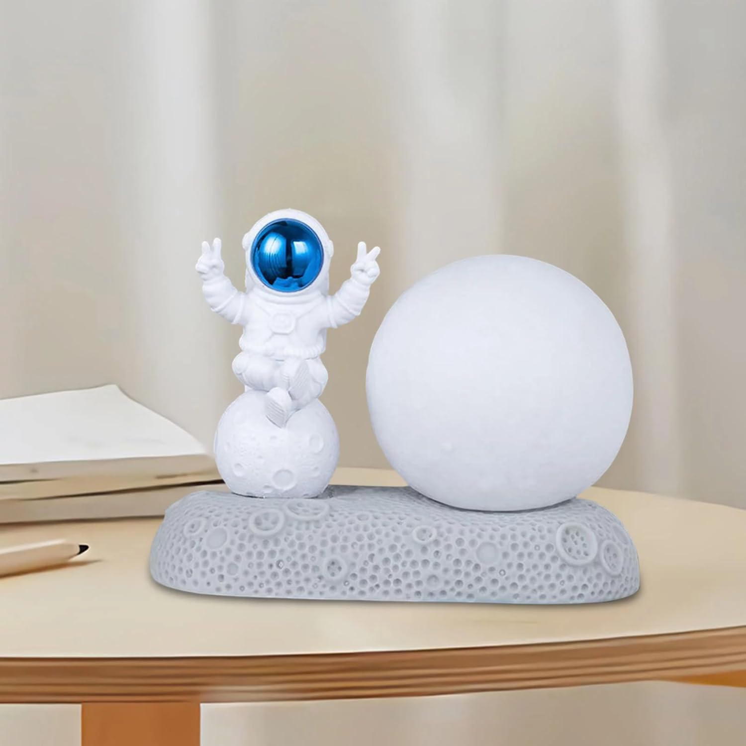 Astronaut with Moon Lamp - Tinyminymo