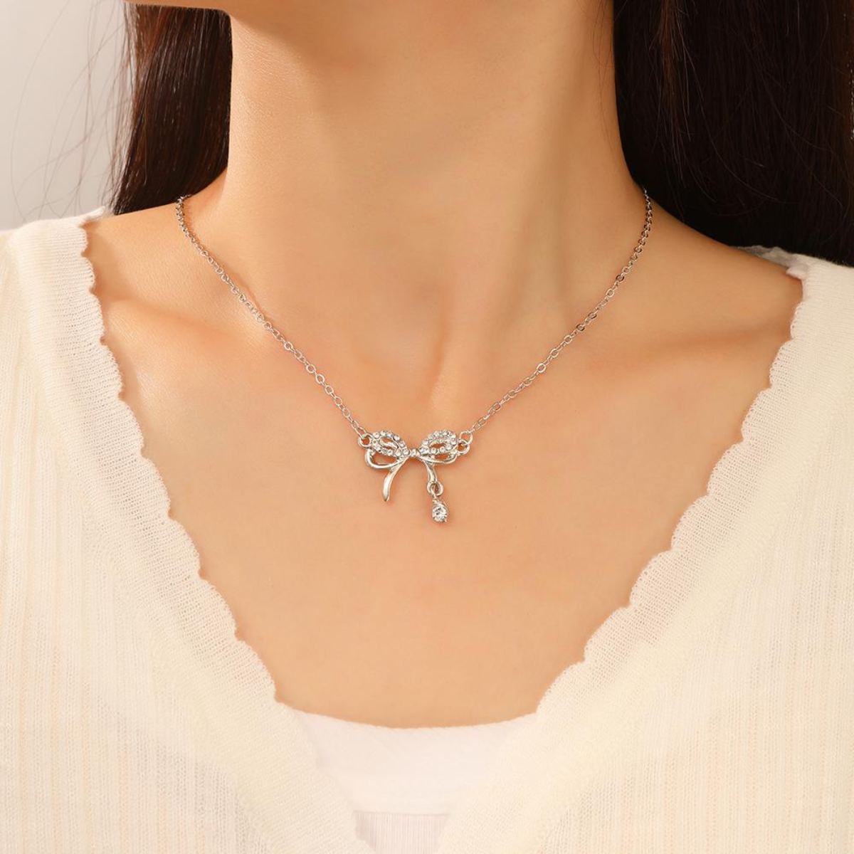 Silver Chain with a Bow Shaped Pendent - Tinyminymo