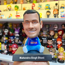 Load image into Gallery viewer, Bobblehead of Mahendra Singh Dhoni on a Hand - Tinyminymo
