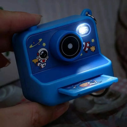 Flash Light Feature on Camera Keychain - Tinyminymo