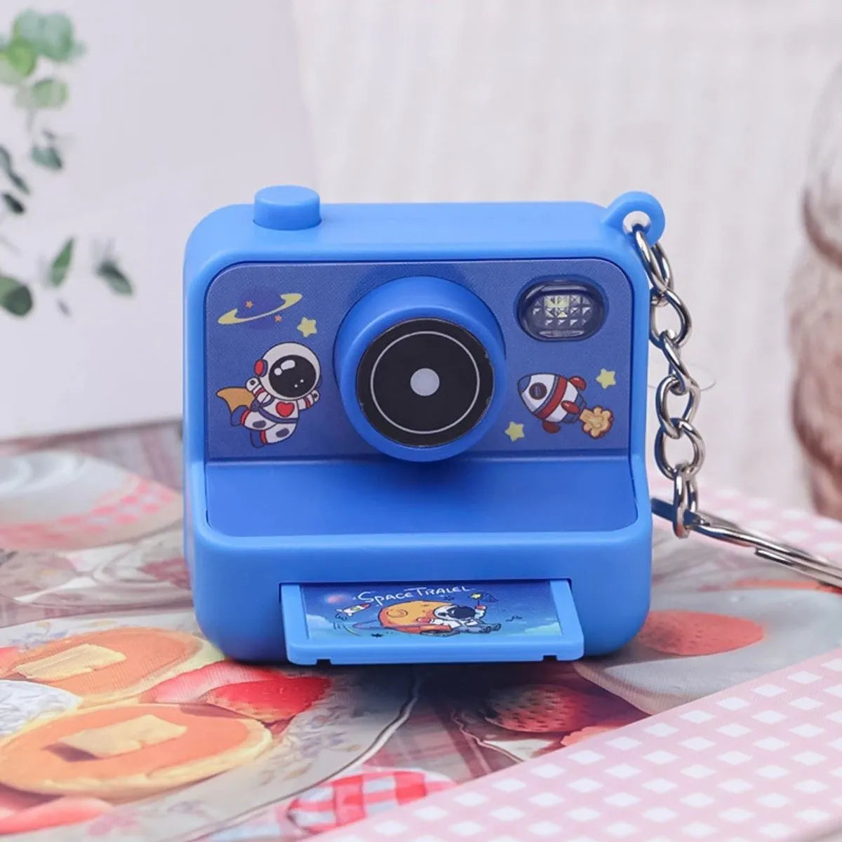 Astronaut Camera Keychain - Tinyminymo