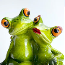 Load image into Gallery viewer, Frog Couple on Vacation Resin Piggy Bank - Tinyminymo
