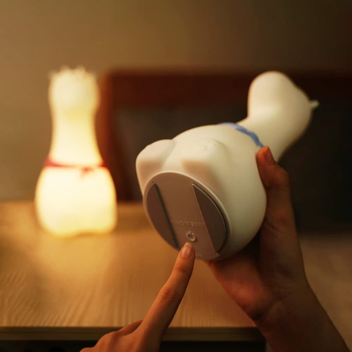 Giraffe with Scarf Silicone Night Light - Tinyminymo