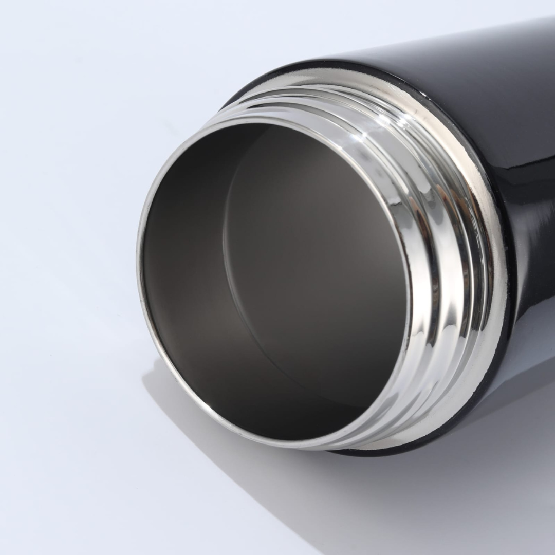 Opening of Insulated Metallic Travel Bottle Showing Double-Wall Vacuum - Tinyminymo