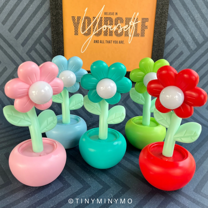 Kawaii Flower Mini Desk Lamp -Tinyminymo
