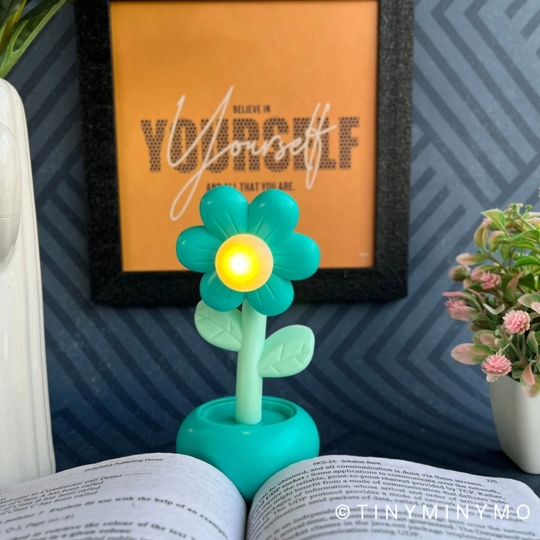 Kawaii Flower Mini Desk Lamp -Tinyminymo