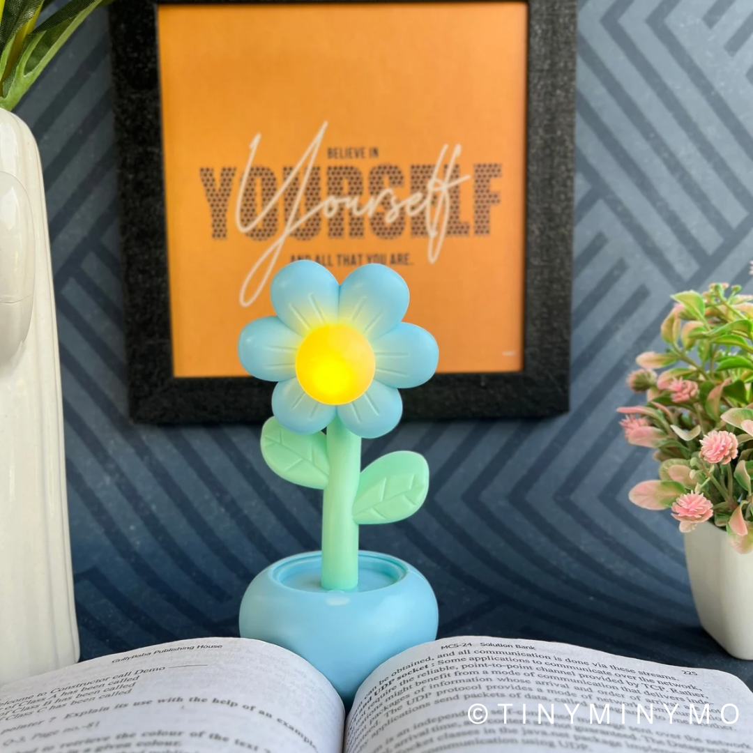 Kawaii Flower Mini Desk Lamp -Tinyminymo
