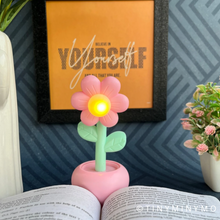 Load image into Gallery viewer, Kawaii Flower Mini Desk Lamp -Tinyminymo
