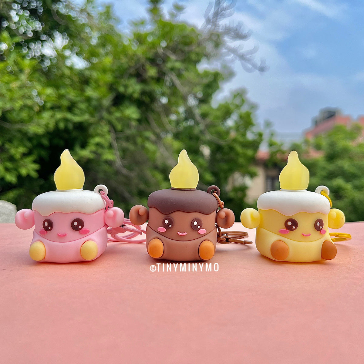 Light Up Cake Keychain - Tinyminymo