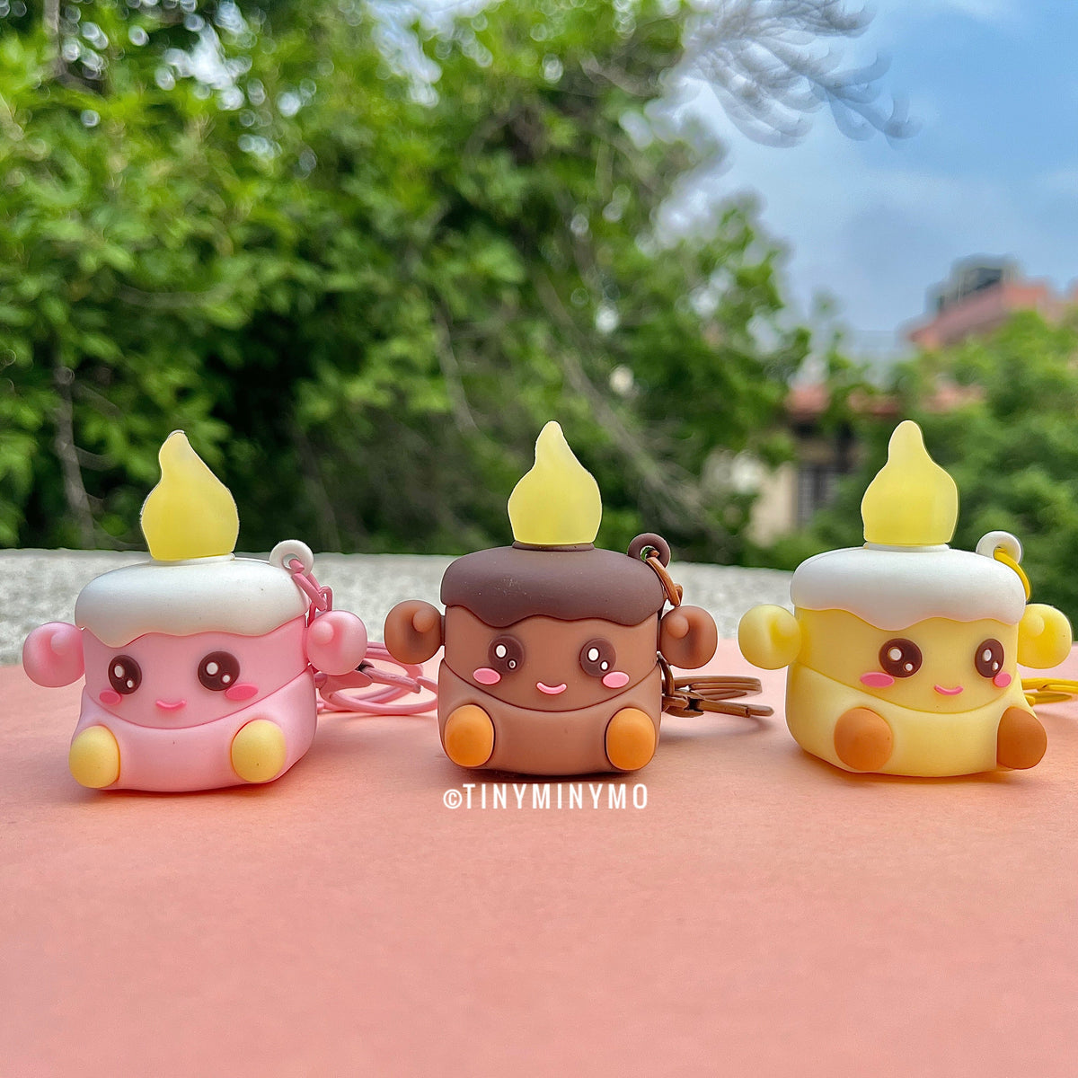 Light Up Cake Keychain - Tinyminymo