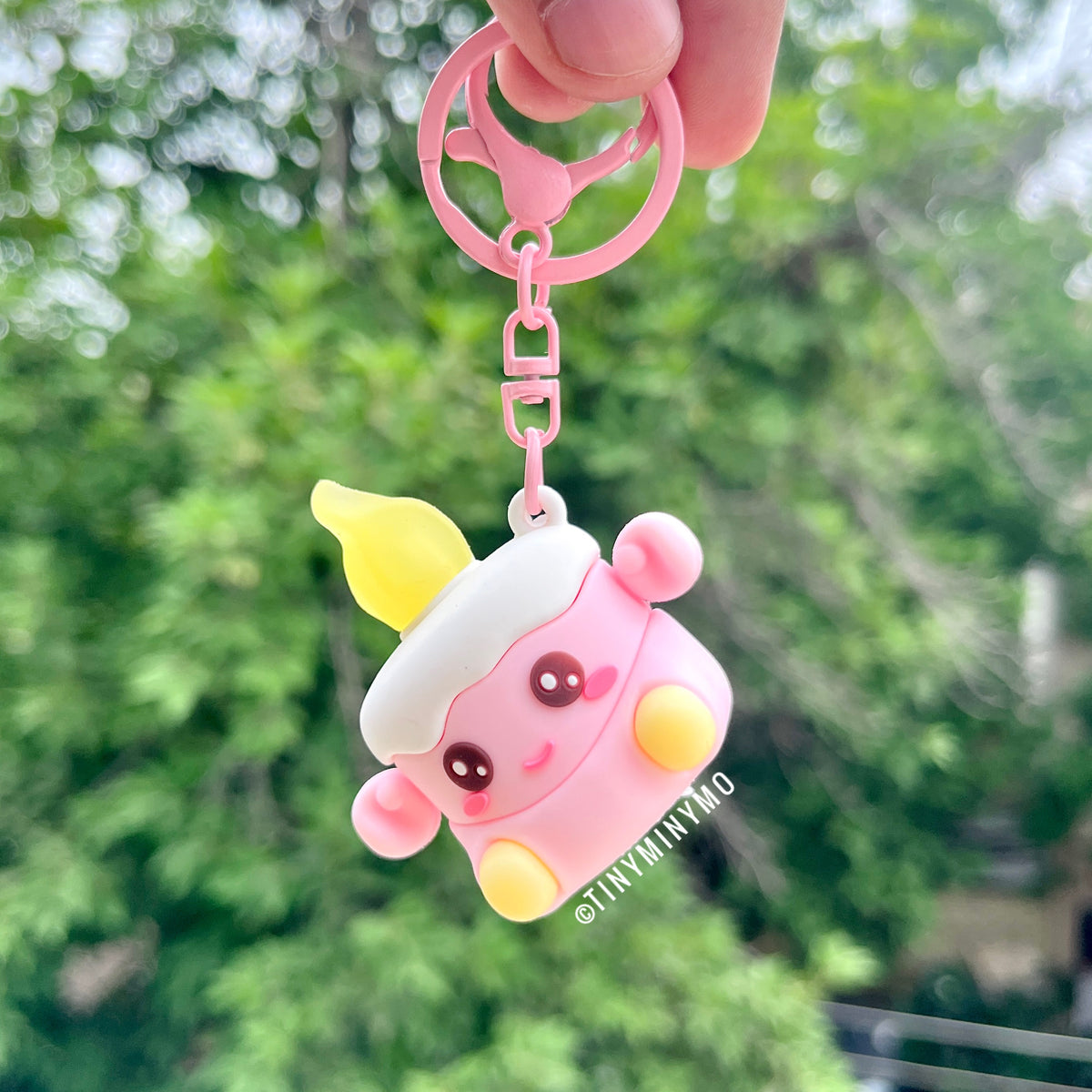 Light Up Cake Keychain - Tinyminymo