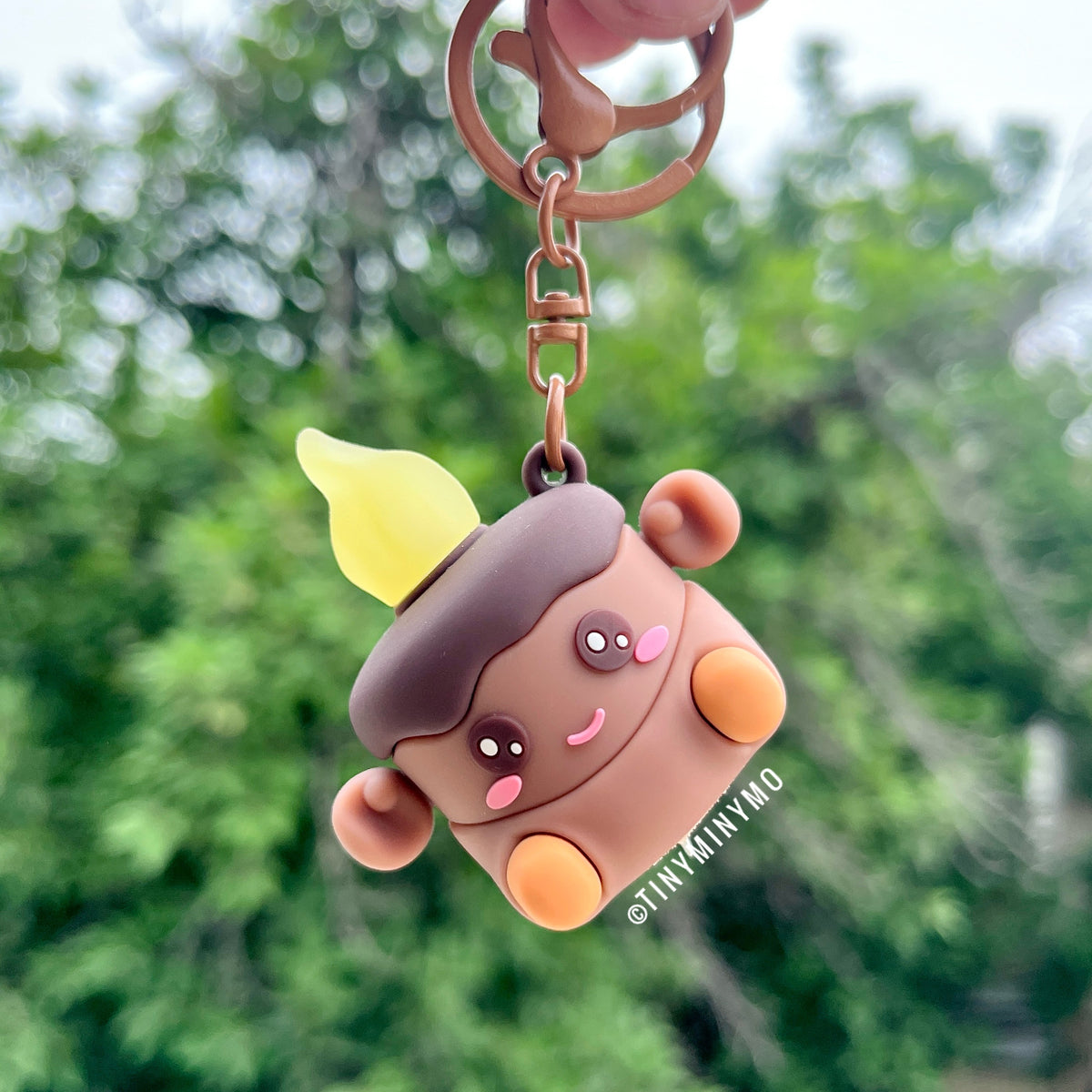 Light Up Cake Keychain - Tinyminymo