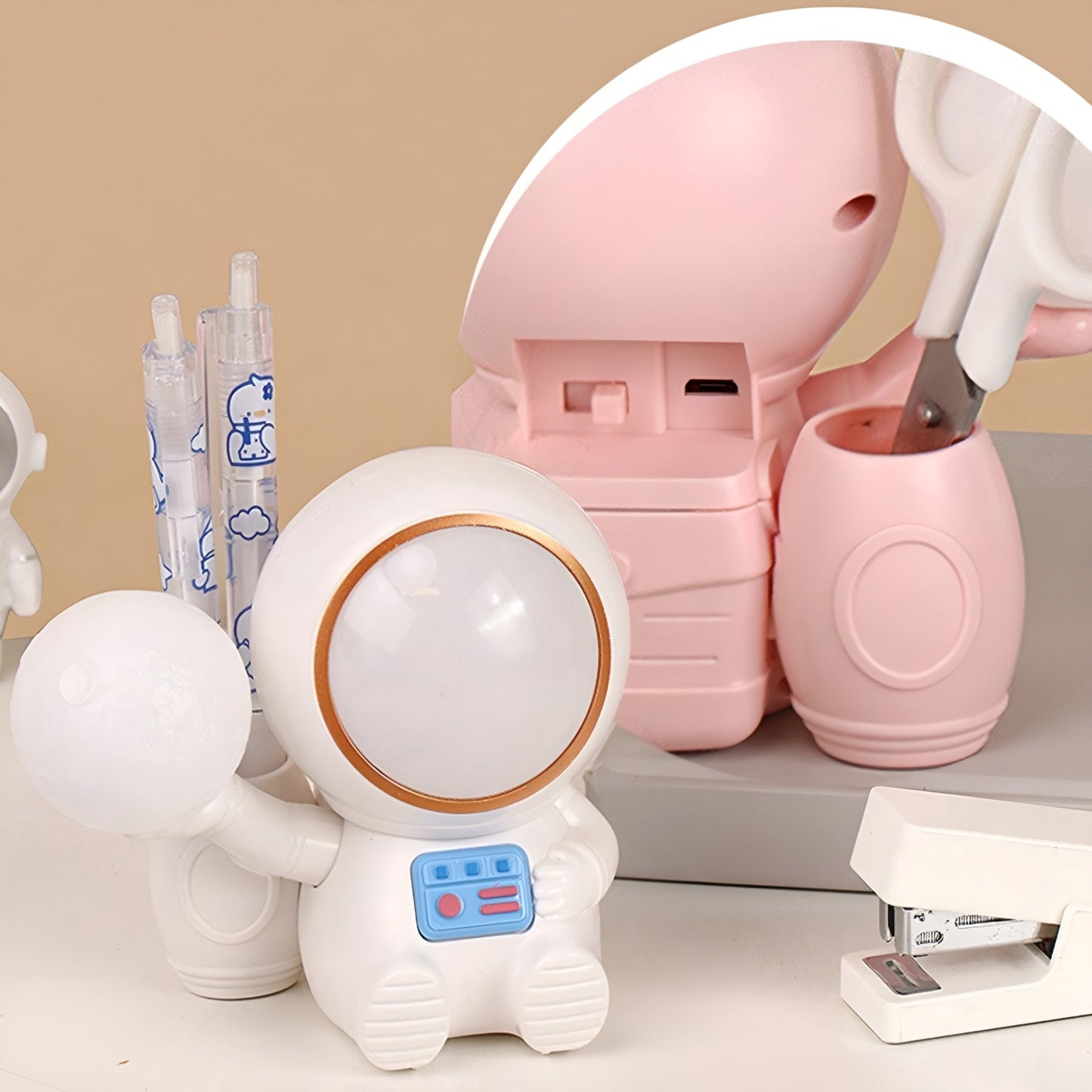 Multipurpose Astronaut with Moon Desk Lamp - Tinyminymo