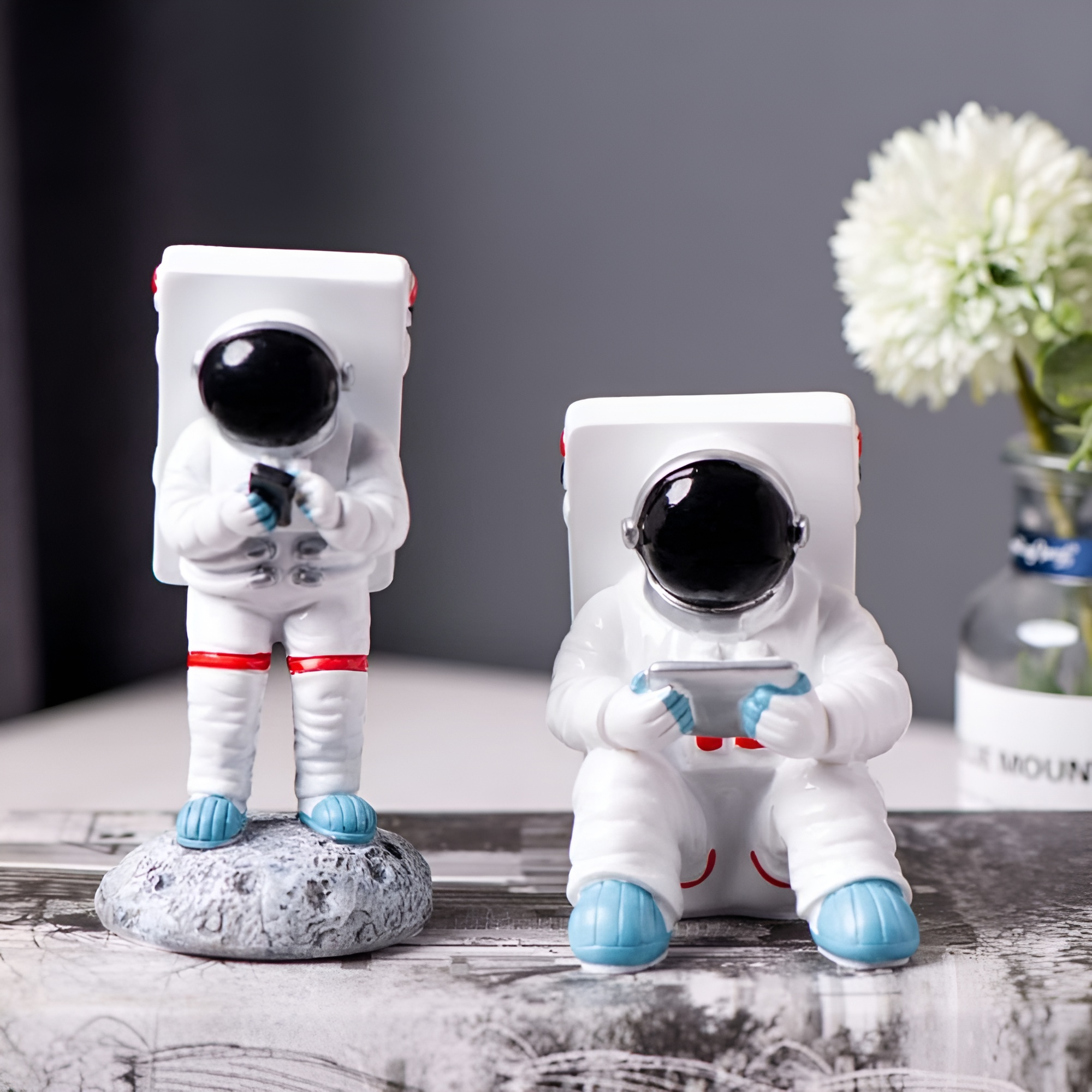 Phone Addict Astronaut Mobile Holder - Tinyminymo