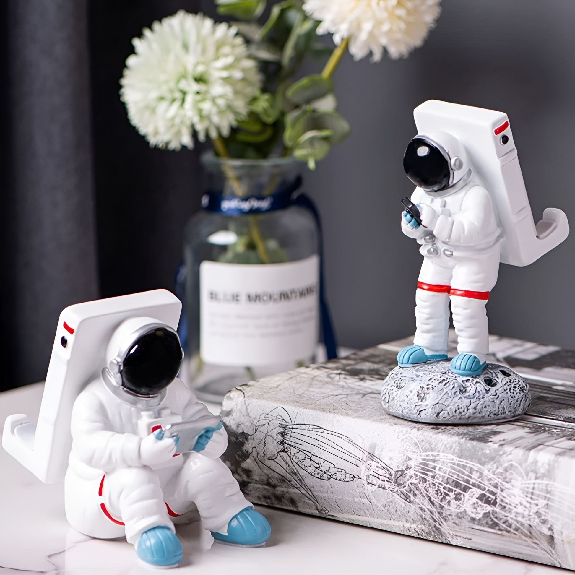 Phone Addict Astronaut Mobile Holder - Tinyminymo