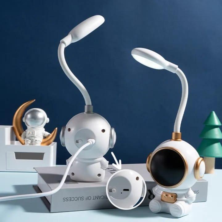 Sitting Astronaut LED Desk Lamp - Tinyminymo