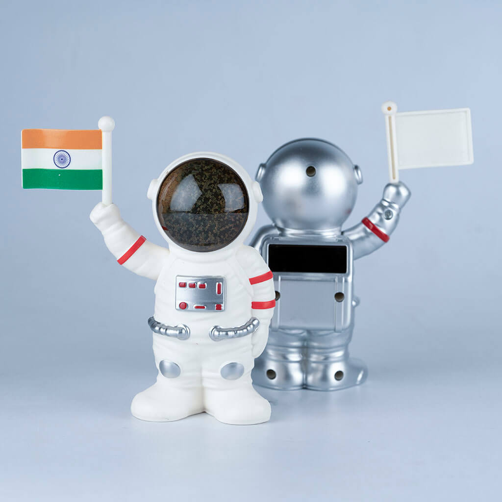 Solar Powered Astronaut with Flag - Tinyminymo