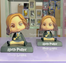 Load and play video in Gallery viewer, Hermione Bobblehead - Tinyminymo
