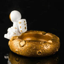Load image into Gallery viewer, Astronaut Ashtray - Tinyminymo
