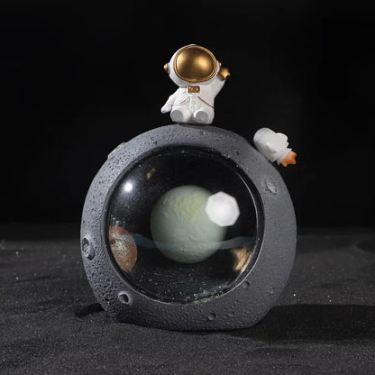 Astronaut Inside Moon Lamp - Tinyminymo