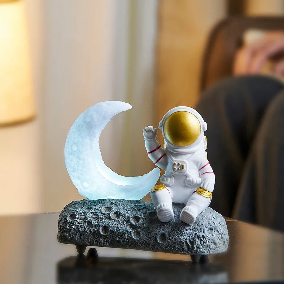 Astronaut Wireless Speaker with LED Luminous Moon - Tinyminymo
