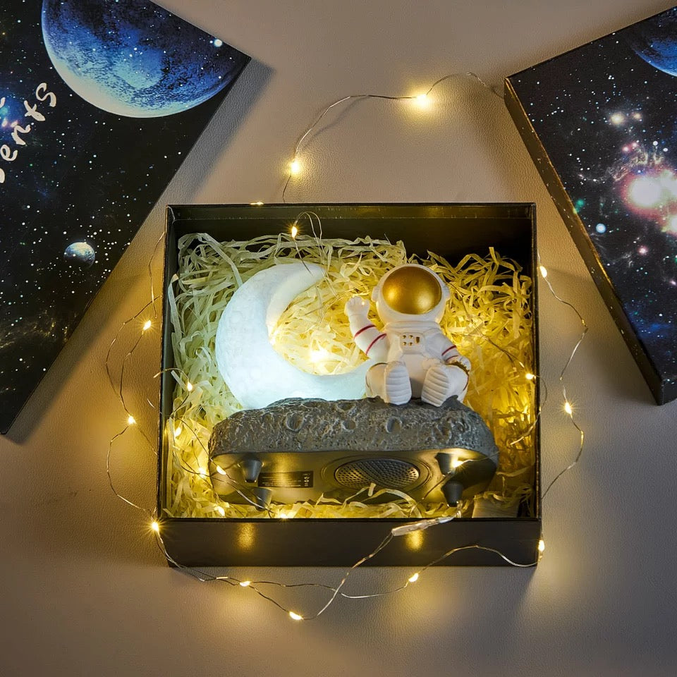 Astronaut Wireless Speaker with LED Luminous Moon - Tinyminymo
