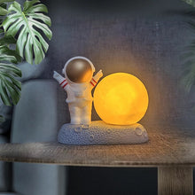 Load image into Gallery viewer, Astronaut Lamp With Moon - Tinyminymo
