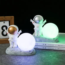 Load image into Gallery viewer, Astronaut Lamp With Moon - Tinyminymo
