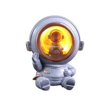 Load image into Gallery viewer, Astronaut Table Lamp - Tinyminymo
